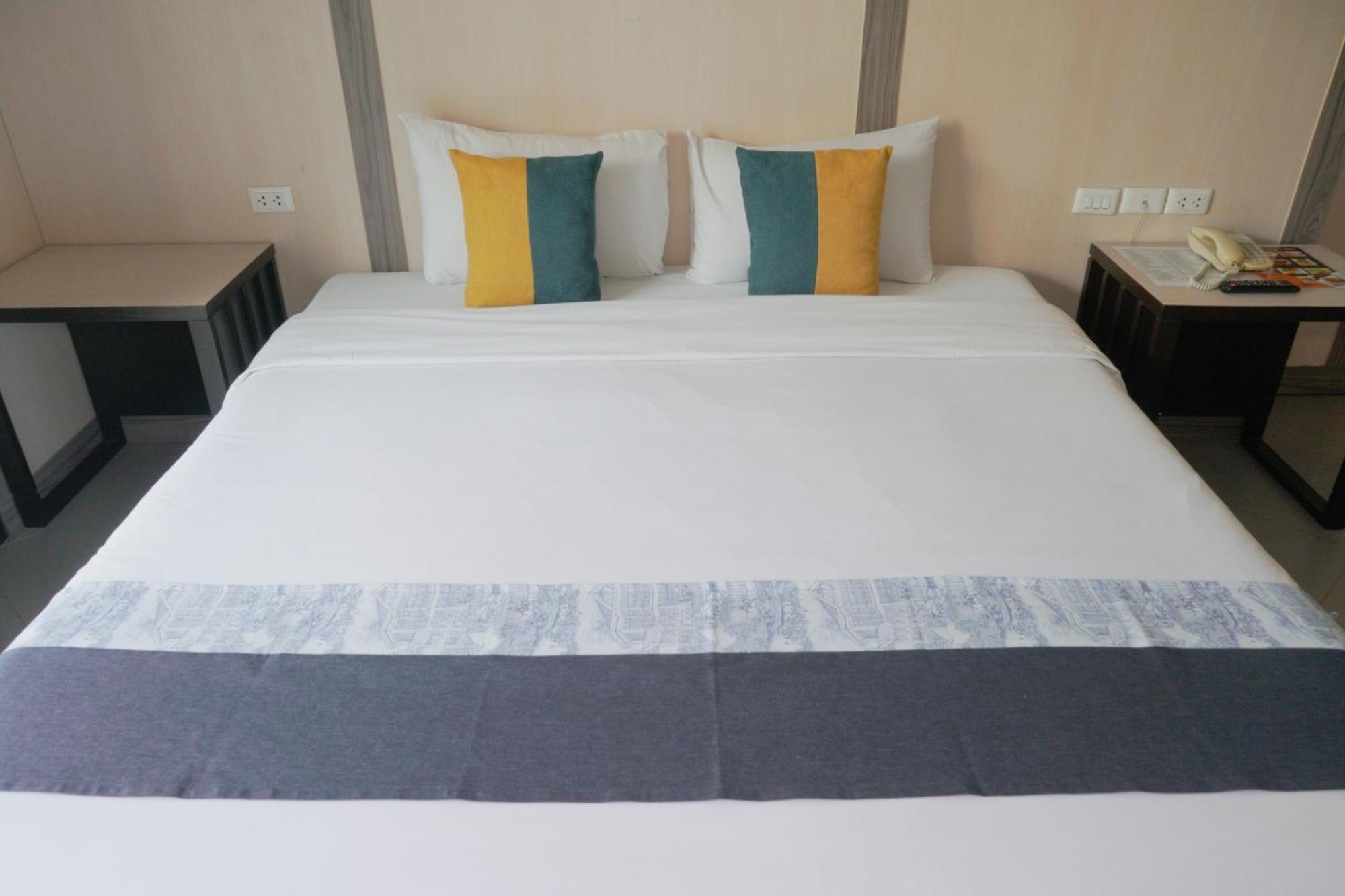 Sea Breeze Jomtien Resort Pattaya Exteriör bild